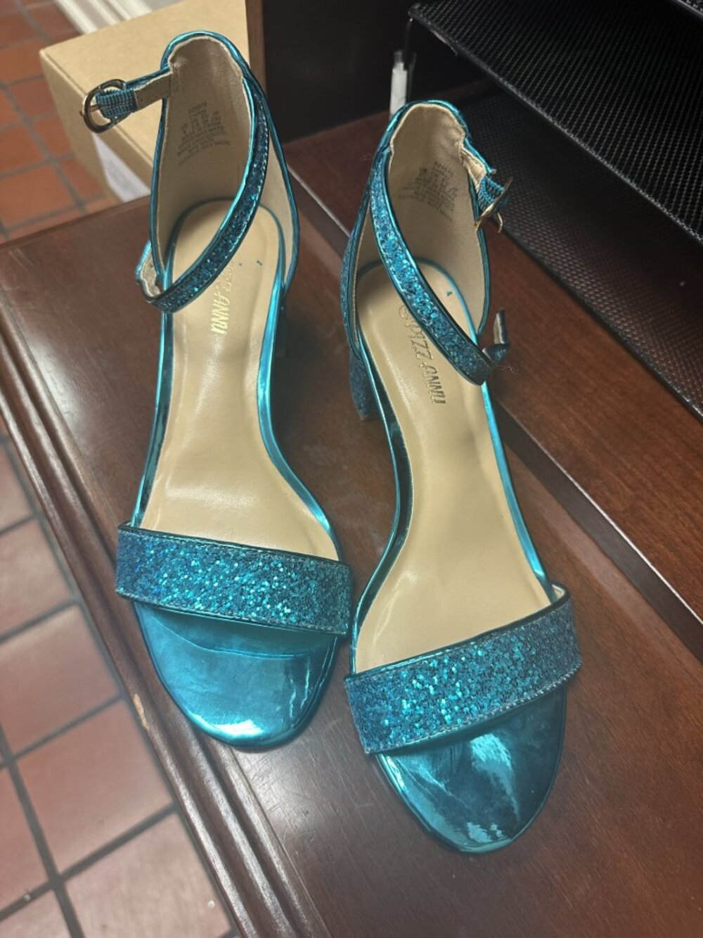 Size 6 Teal/Turquoise Glitter 2" heels